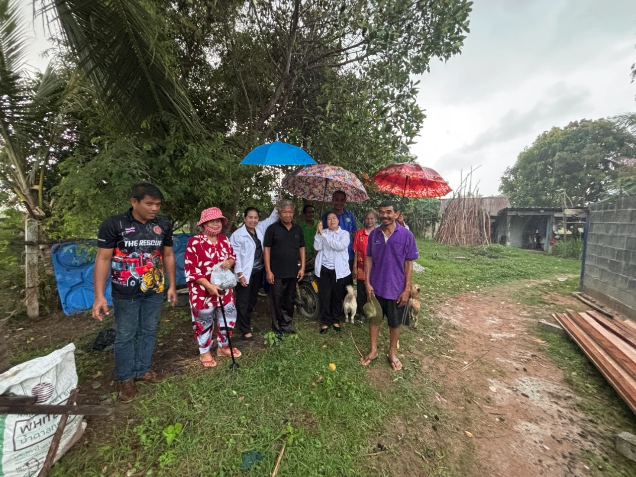 องค์การบริหารส่วนตำบลเชื้อเพลิง มอบวัสดุอุปกรณ์ก่อสร้างซ่อมแซมที่อยู่อาศัยแก่ครัวเรือนที่ได้รับความเสีหายจากเหตุวาตภัย
