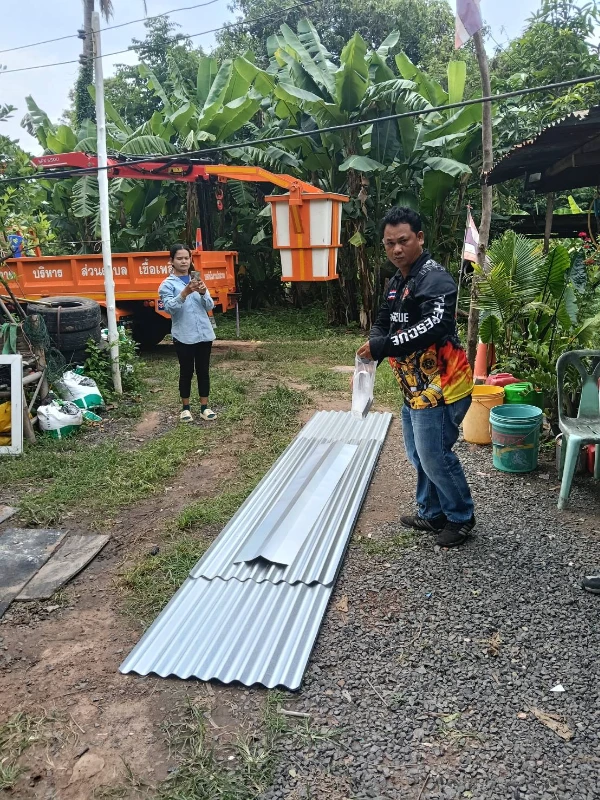 องค์การบริหารส่วนตำบลเชื้อเพลิง มอบวัสดุอุปกรณ์ก่อสร้างซ่อมแซมที่อยู่อาศัยแก่ครัวเรือนที่ได้รับความเสีหายจากเหตุวาตภัย
